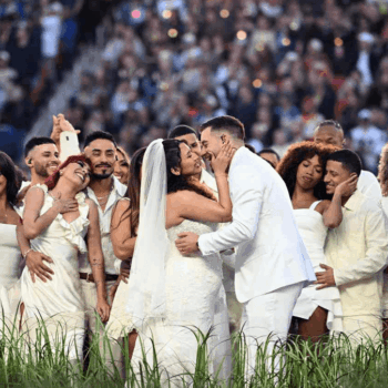 La boda en el show de Bad Bunny y el orgullo latino de celebrar el amor