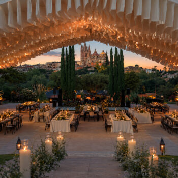 1. Luxury Weddings in Mexico_ Where Romance Meets Extraordinary Scenery Imagen de una boda en México